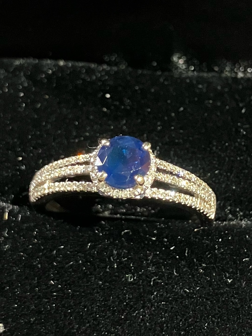 Natural Round Blue Sapphire Halo Split Shank Ring 14k white gold